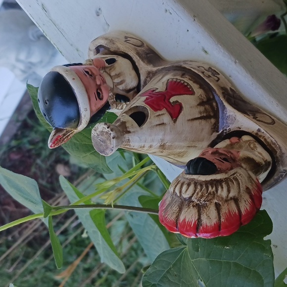 VINTAGE Native American Boy & Girl Teepee Salt & Pepper Shaker Set 3pcs - Picture 3 of 13